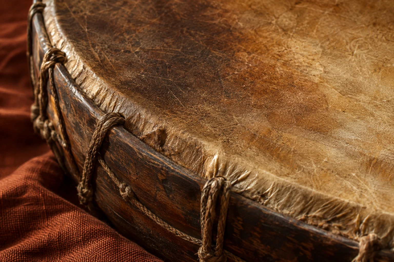 Matière et cordage d’un tambour, image d’ambiance